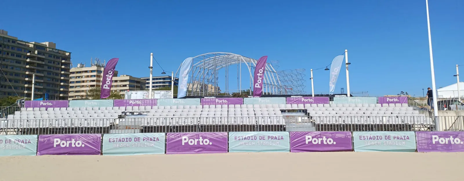 Comunicação de grande formato no Estádio de Praia